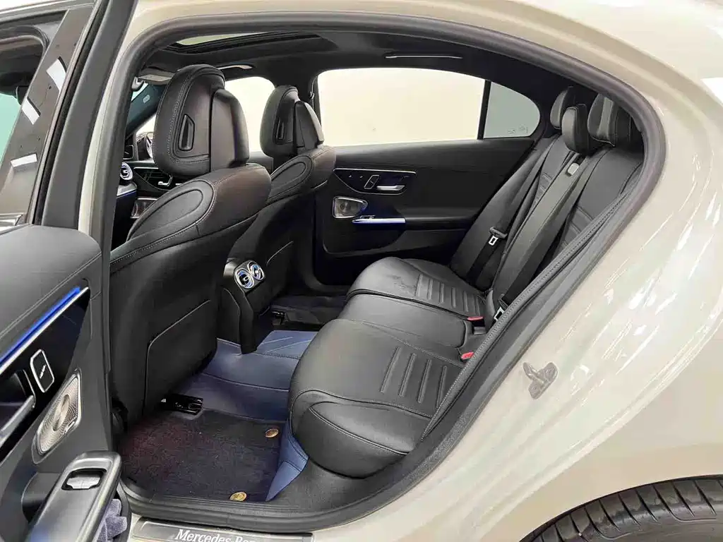 Mercedes-Benz C-Class 2024 — фото 10