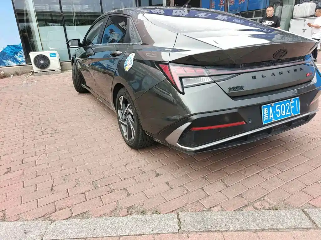Hyundai Elantra 2023 — фото 12