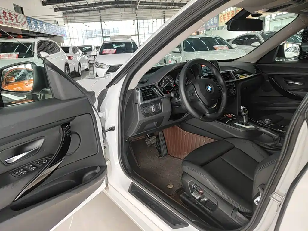 BMW 3 Series GT 2018 — фото 12
