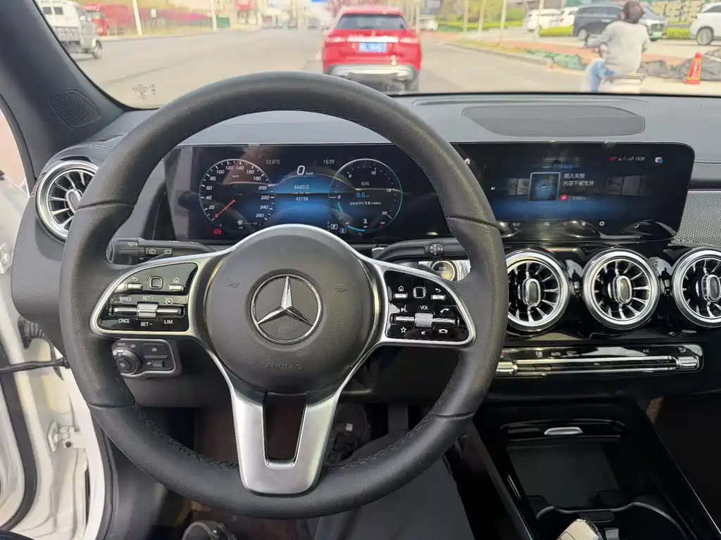 Mercedes-Benz GLB 2023 — фото 6