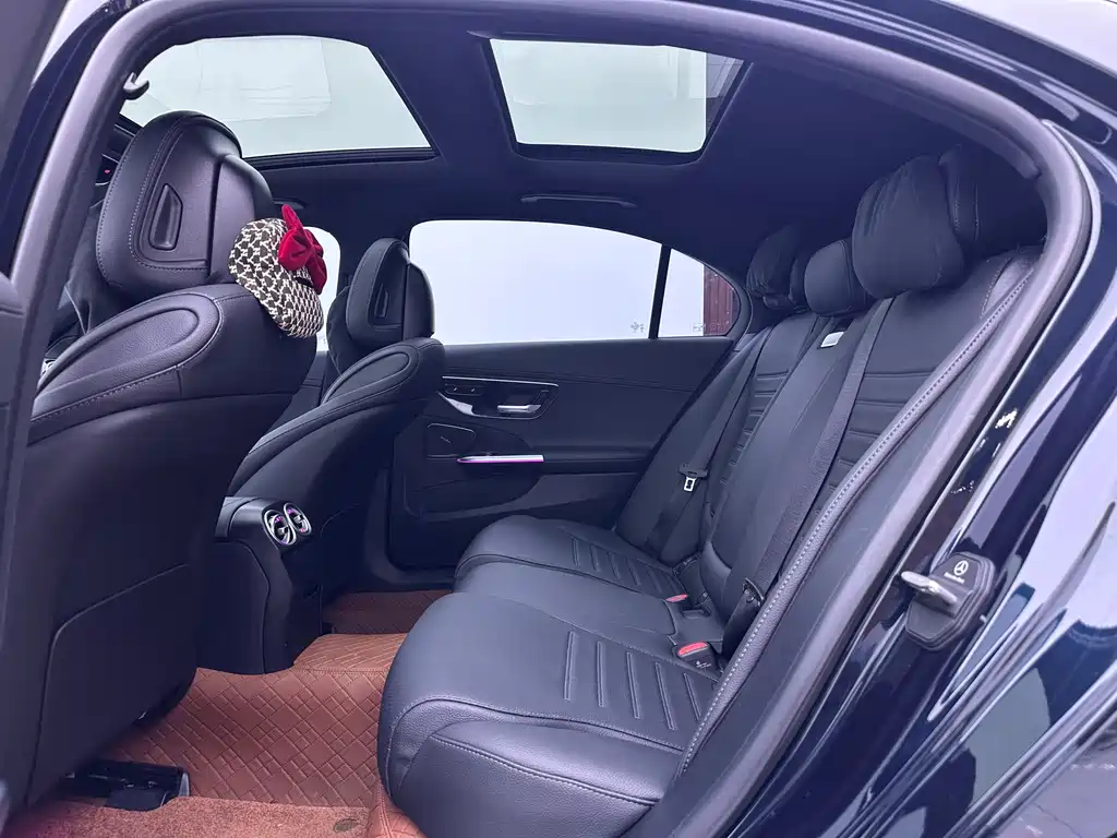 Mercedes-Benz C-Class 2025 — фото 18