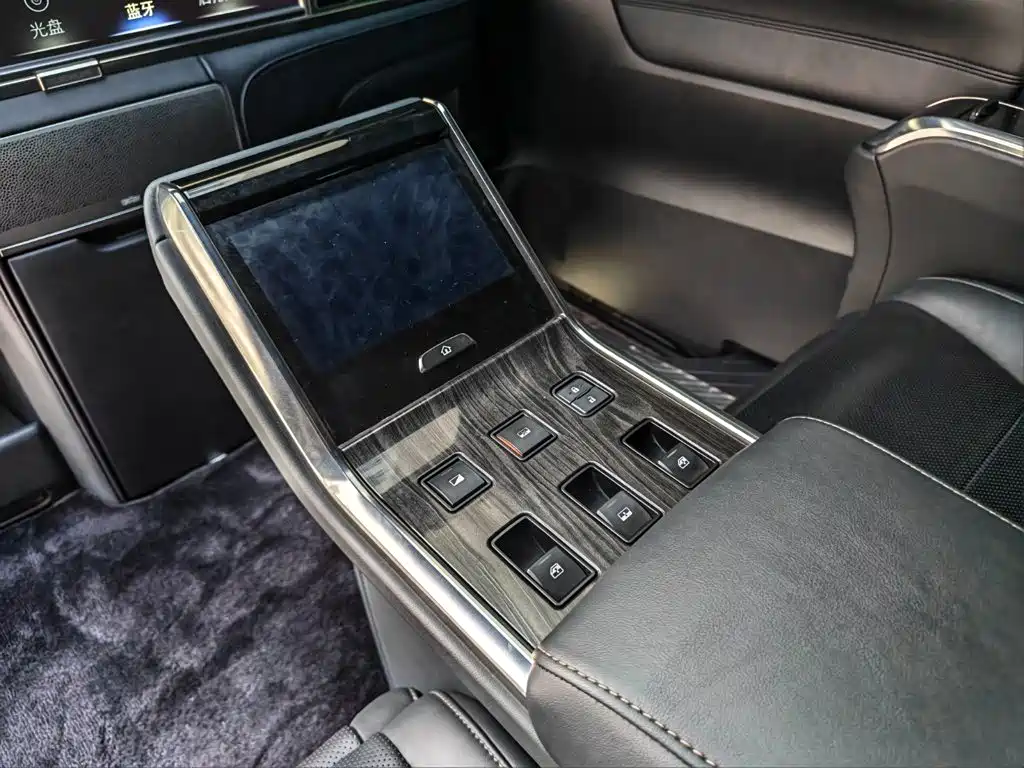 Lexus LM 2022 — фото 9
