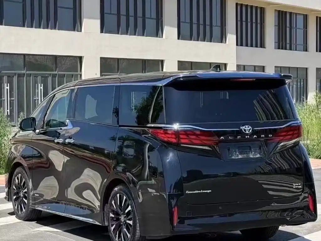 Toyota Alphard — фото 5