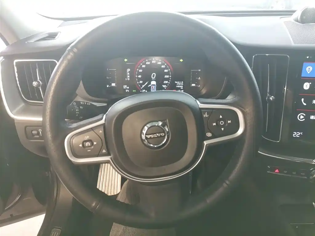 Volvo XC60 2018 — фото 11