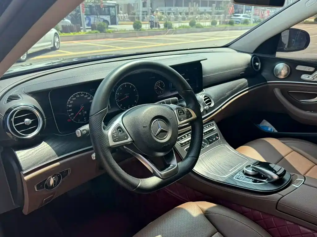 Mercedes-Benz E-Class 2018 — фото 15