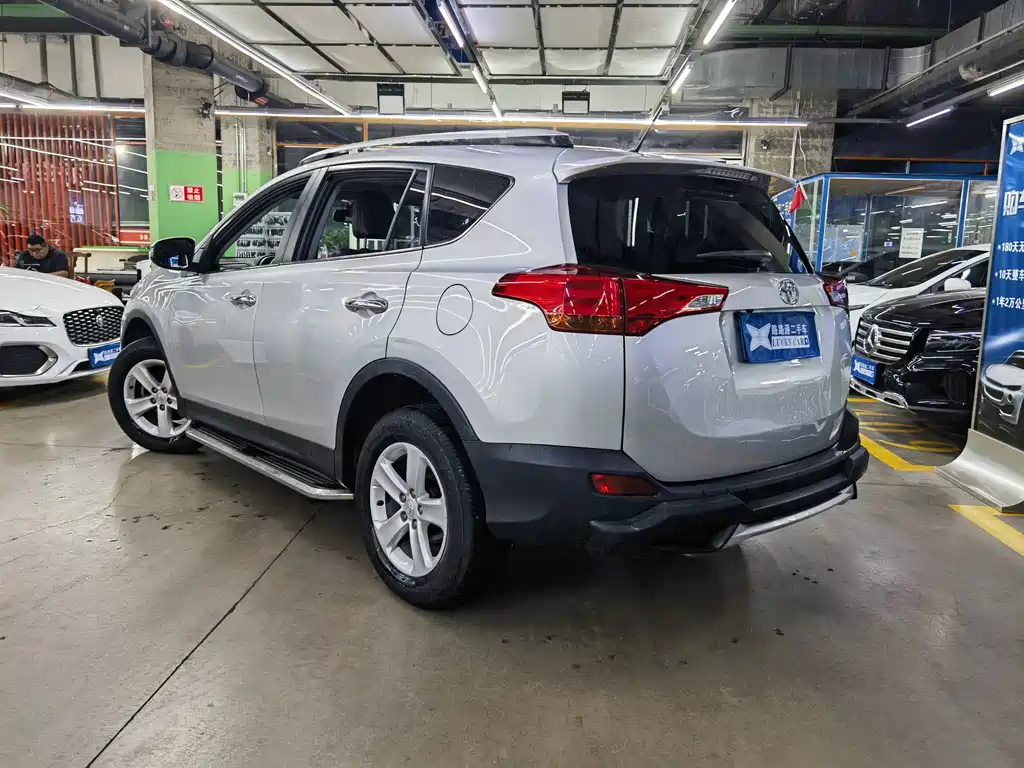 Toyota RAV4 2014 — фото 3