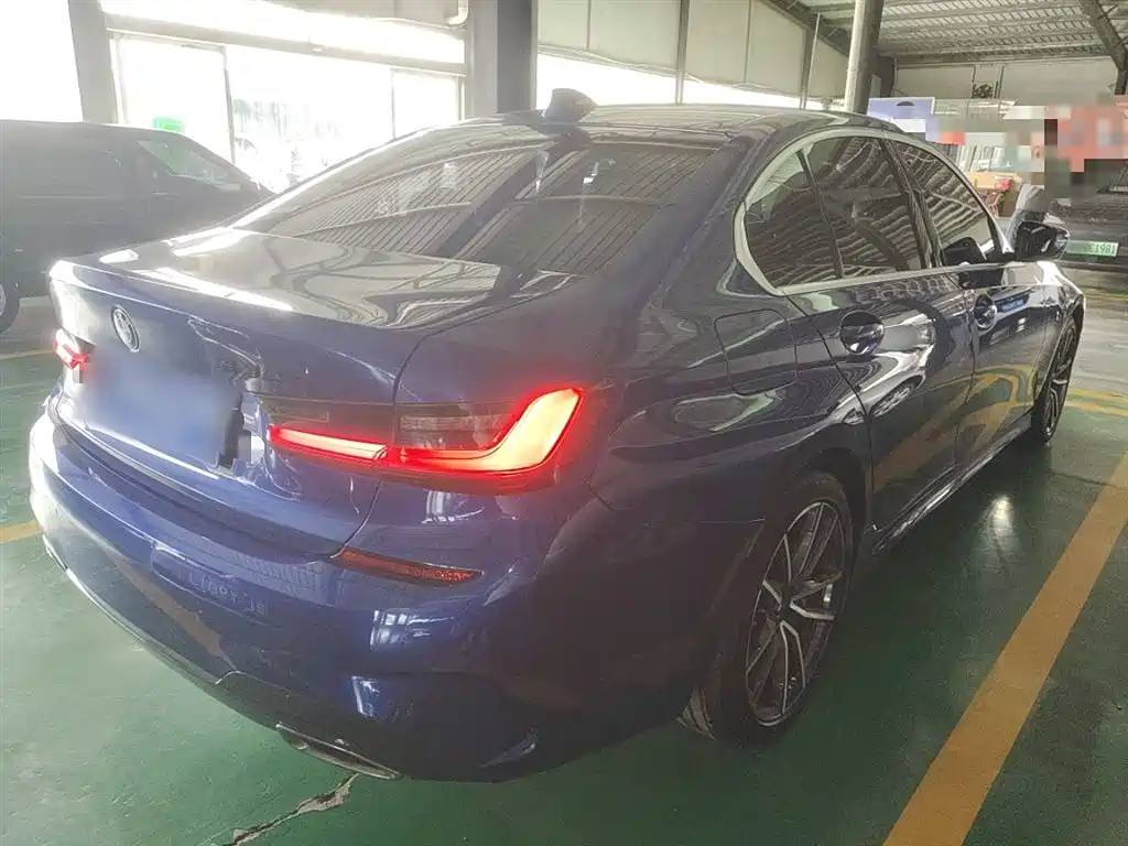 BMW 3 Series 2019 — фото 13