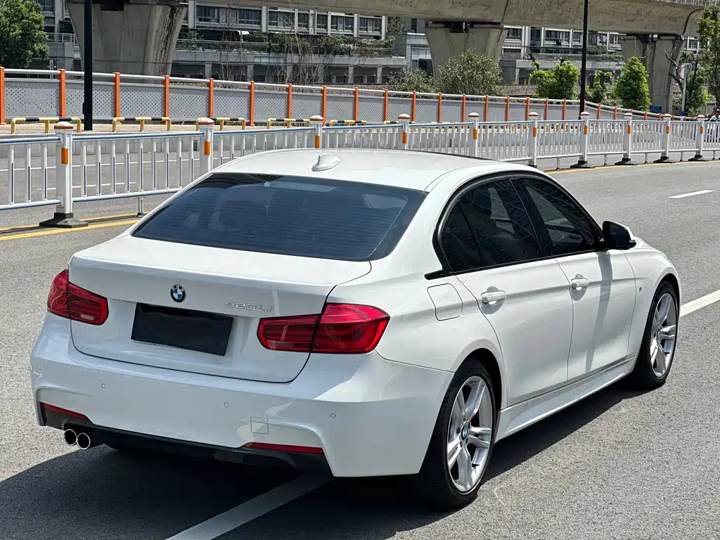 BMW 3 Series 2017 — фото 15
