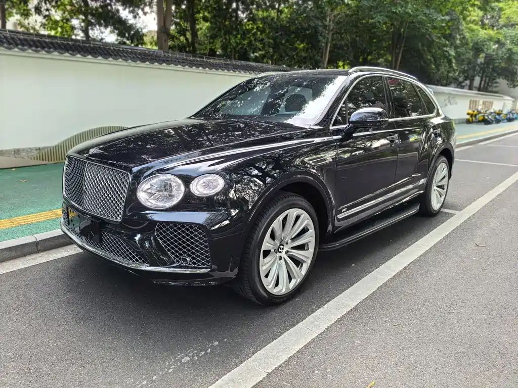 Bentley Bentayga 2023 — фото 1