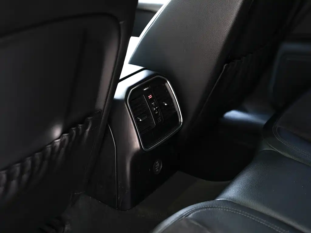 Porsche Macan 2017 — фото 14