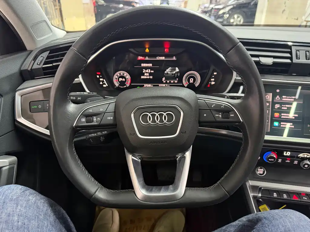 Audi Q3 2023 — фото 15