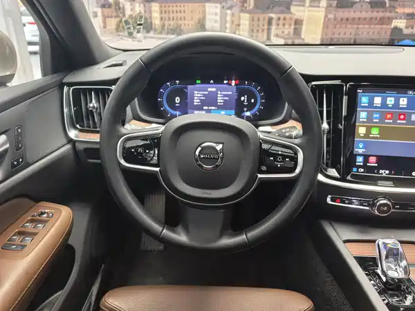 Volvo S60 2025
