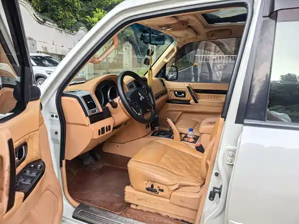 Mitsubishi Pajero 2018