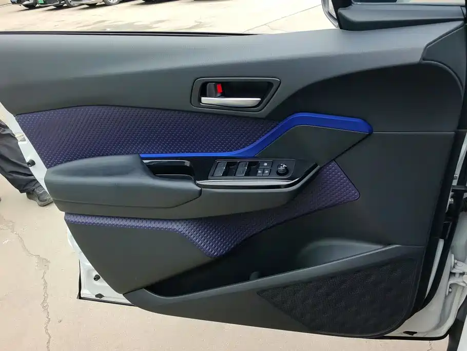 Toyota C-HR 2020 — фото 7