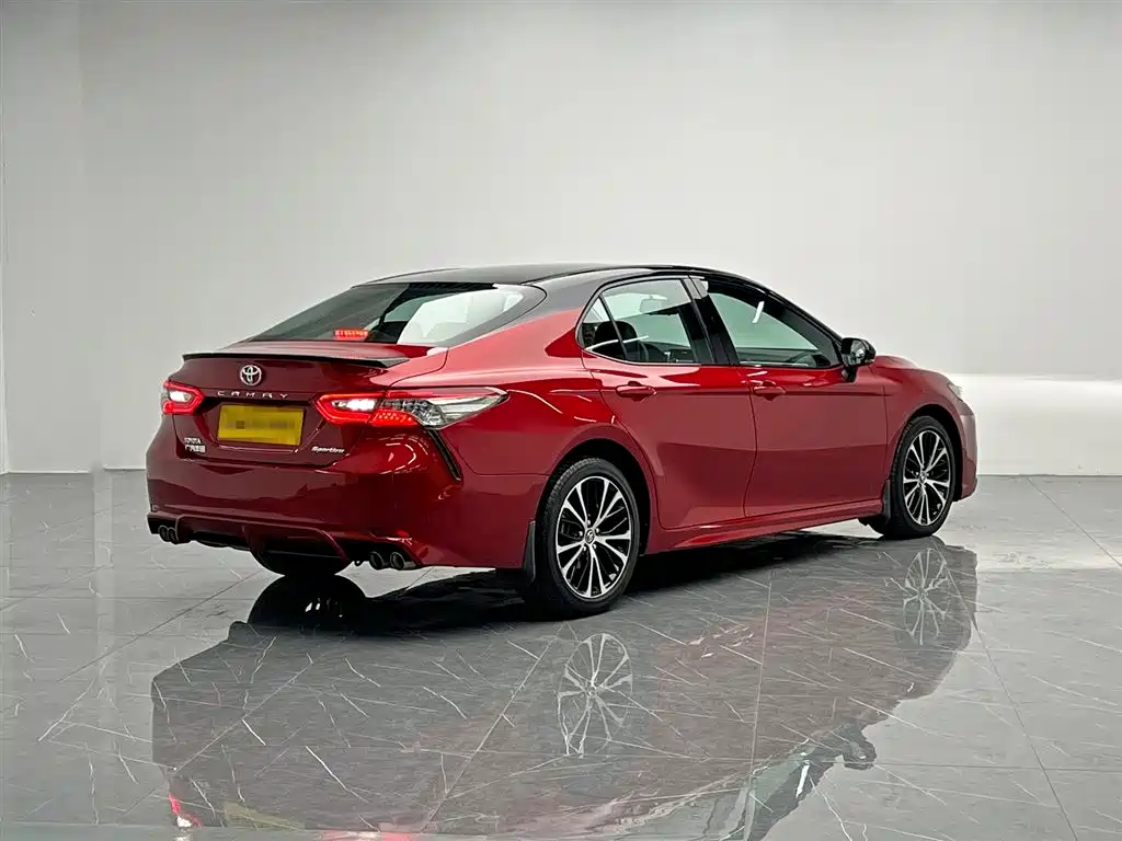 Toyota Camry 2018 — фото 6