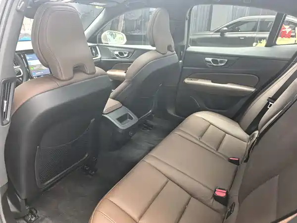 Volvo S60 2025