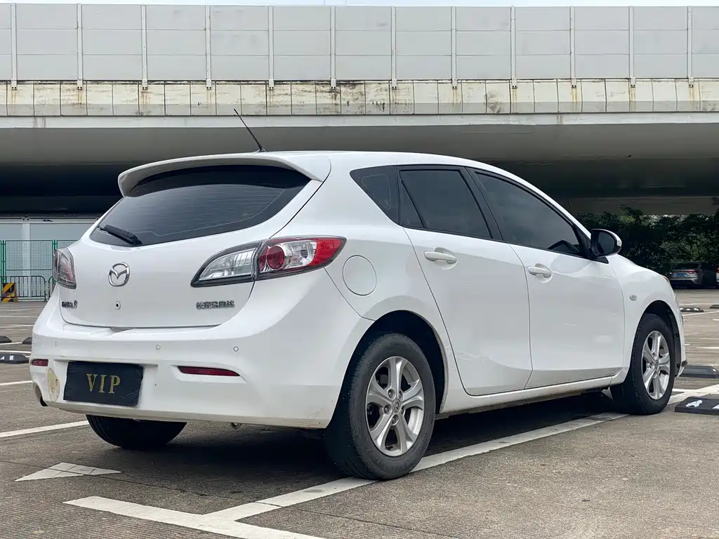 Mazda 3 Xingcheng 2015 — фото 6