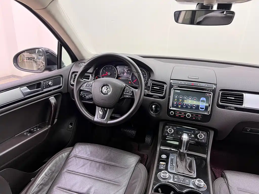 Volkswagen Touareg 2017 — фото 12