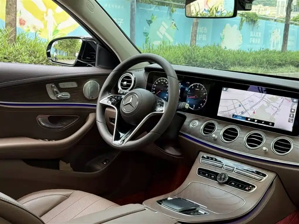 Mercedes-Benz E-Class 2022 — фото 12
