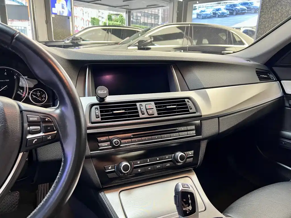 BMW 5 Series 2014 — фото 11
