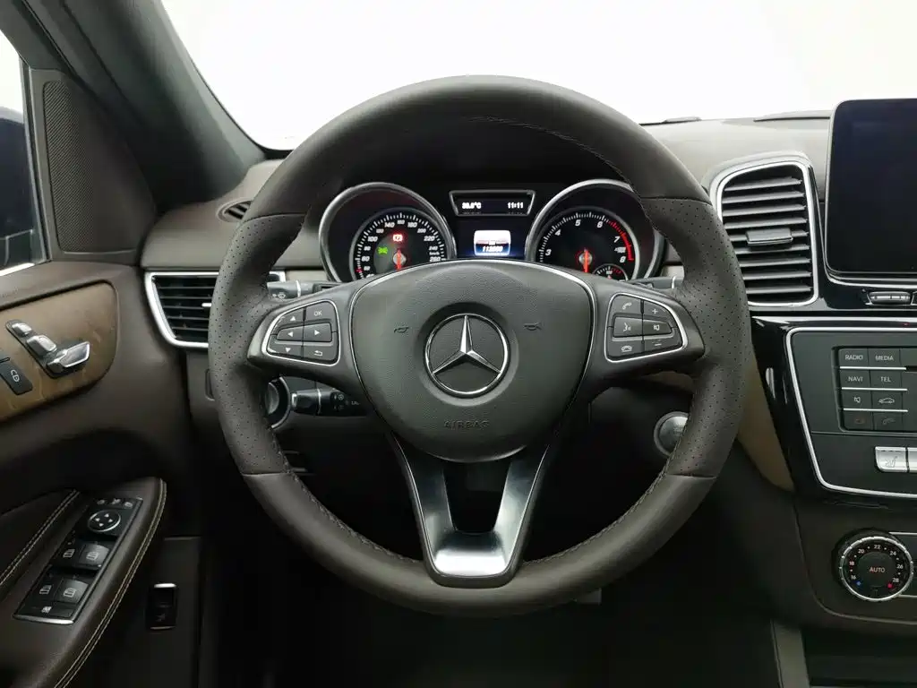 Mercedes-Benz GLE 2016 — фото 11