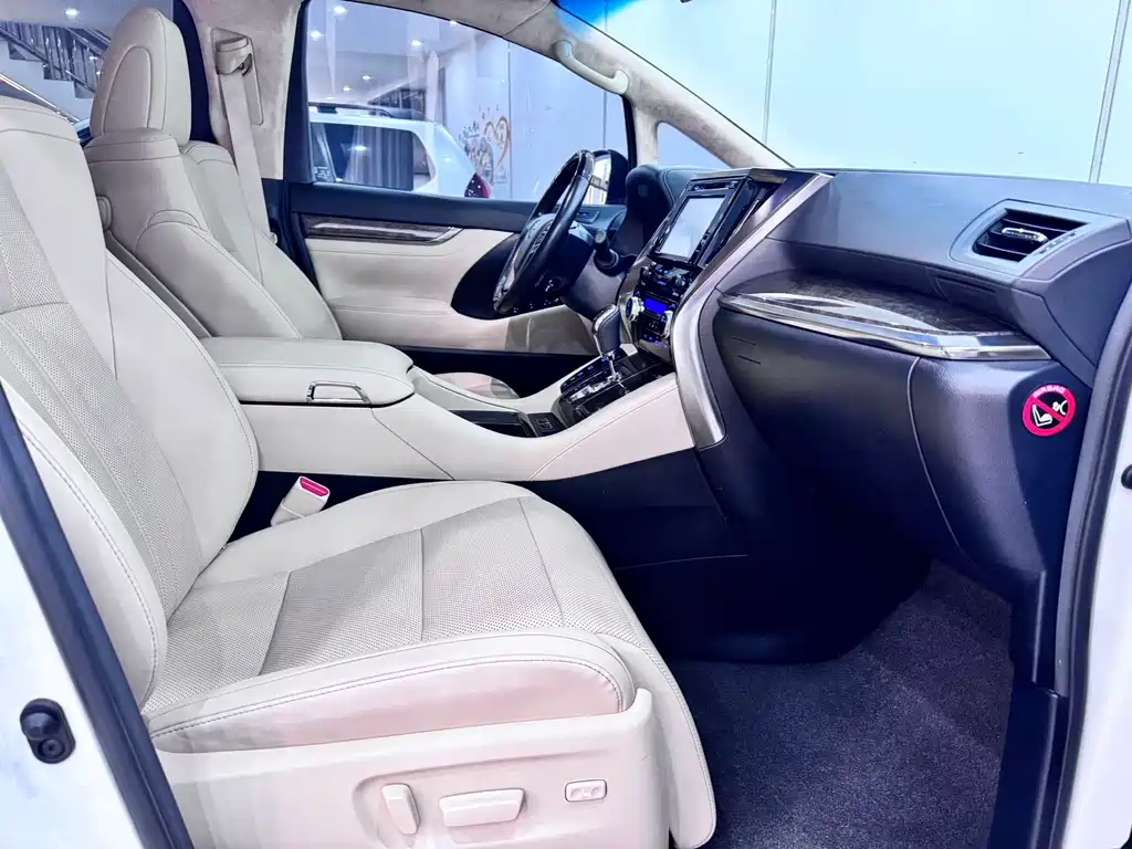 Toyota Alphard 2018 — фото 13