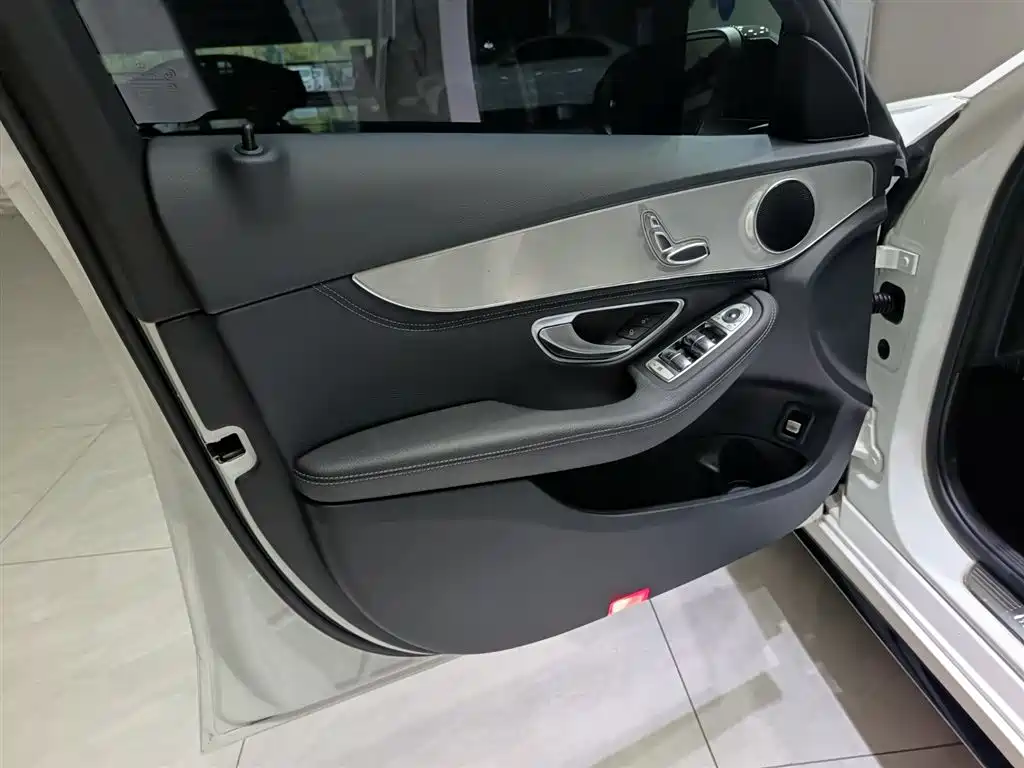 Mercedes-Benz C-Class 2019 — фото 7