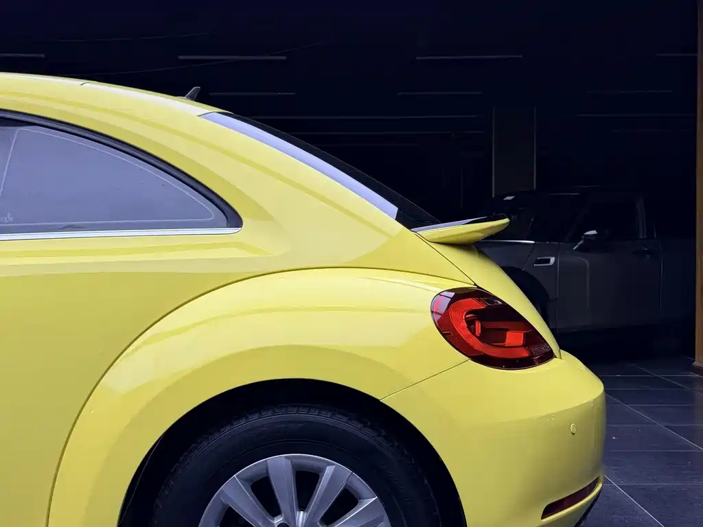 Volkswagen Beetle 2015 — фото 9