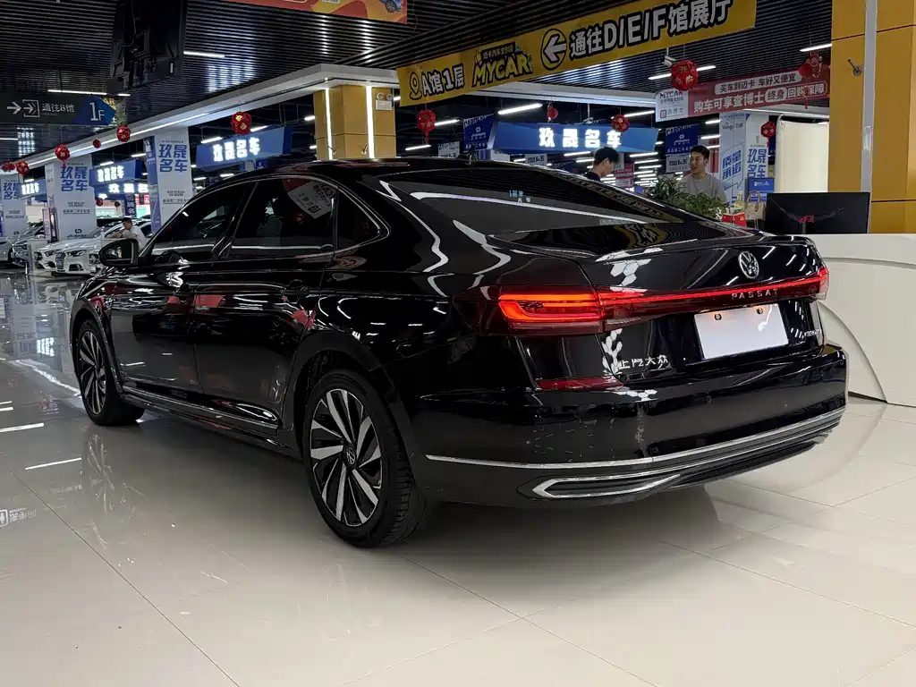 Volkswagen Passat 2023 — фото 15