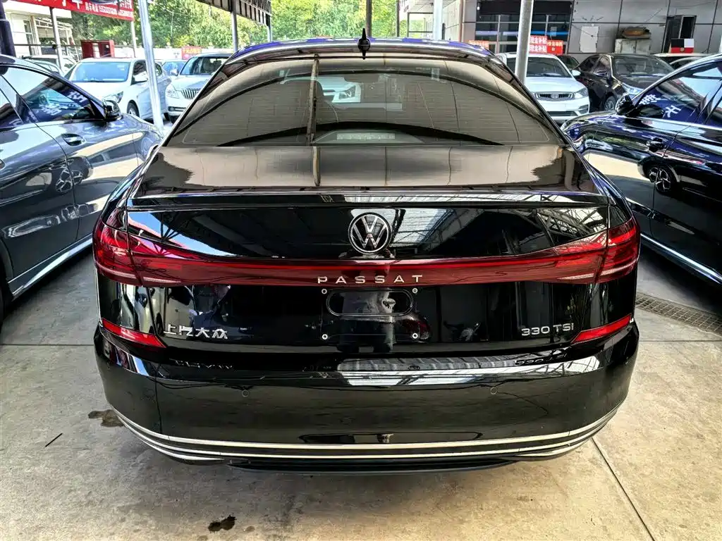 Volkswagen Passat 2023 — фото 8