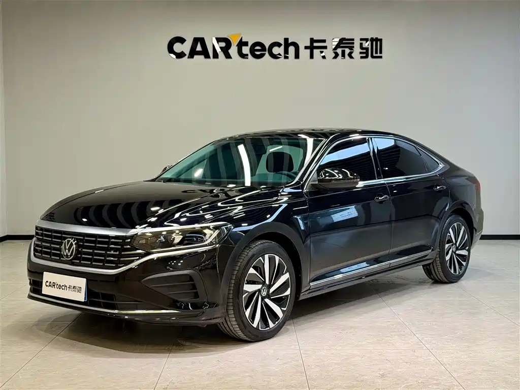 Volkswagen Passat 2025 — фото 1
