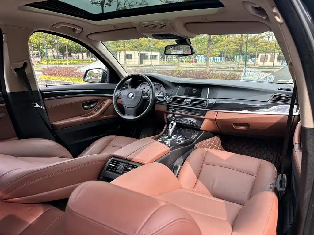 BMW 5 Series 2017 — фото 10