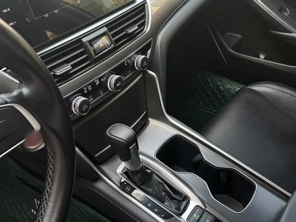 Honda Accord 2023 — фото 11
