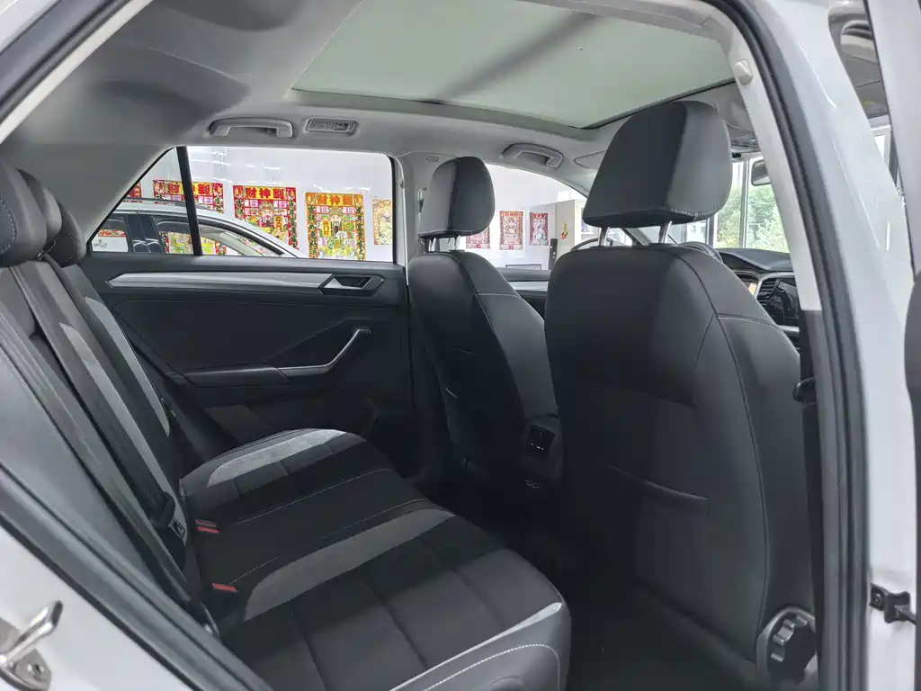 Volkswagen T-Roc 2022 — фото 9