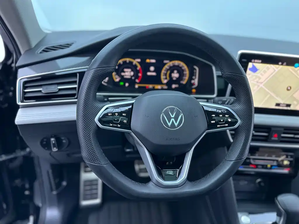 Volkswagen Tiguan L 2023 — фото 17