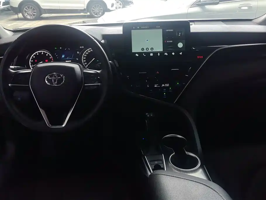 Toyota Camry 2022 — фото 12