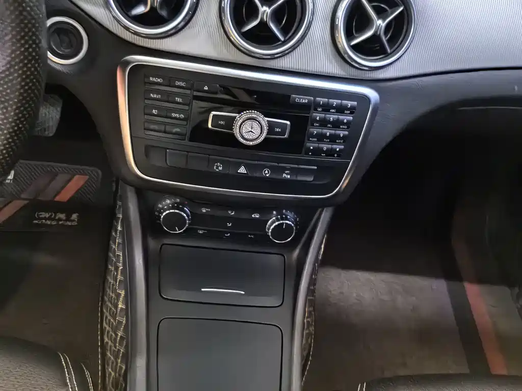 Mercedes-Benz GLA 2015 — фото 9