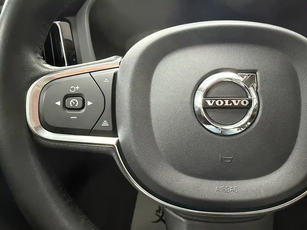 Volvo XC60 2019 — фото 16