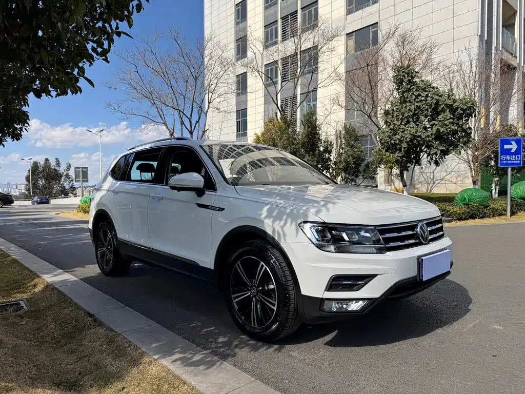 Volkswagen Tiguan L 2021 — фото 3