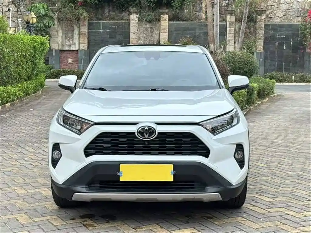 Toyota RAV4 2023 — фото 2