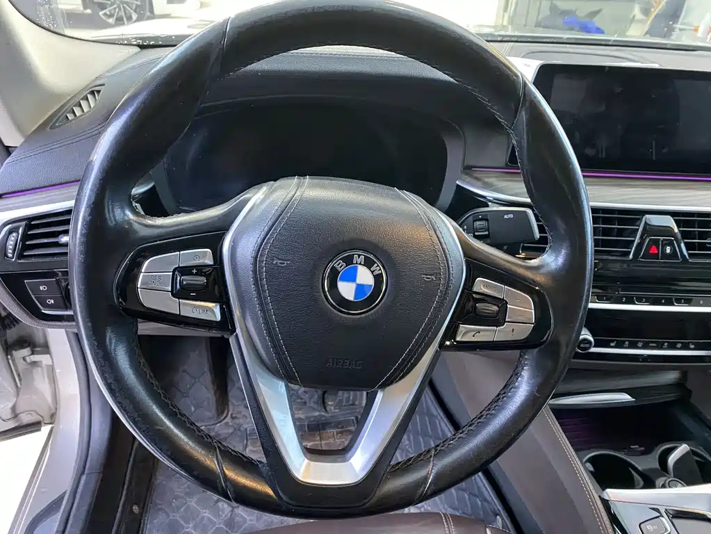 BMW 5 Series New Energy 2018 — фото 7