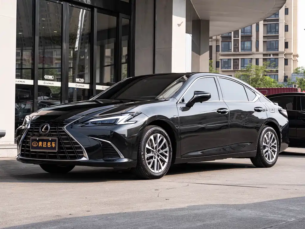 Lexus ES 2025