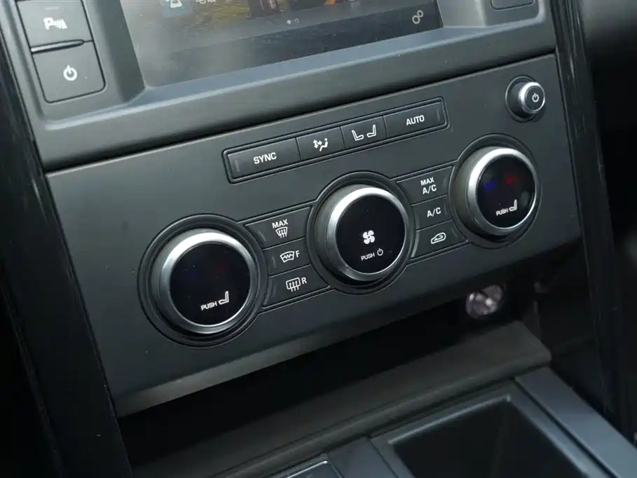 Land Rover Discovery 2017 — фото 9