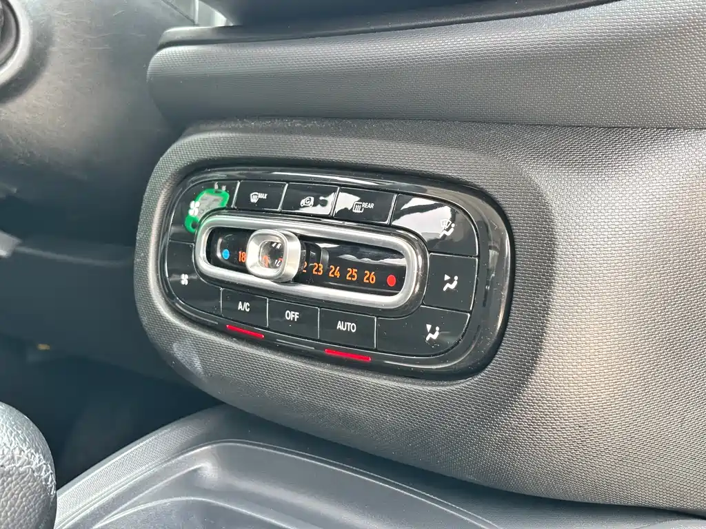 smart Fortwo 2018 — фото 13