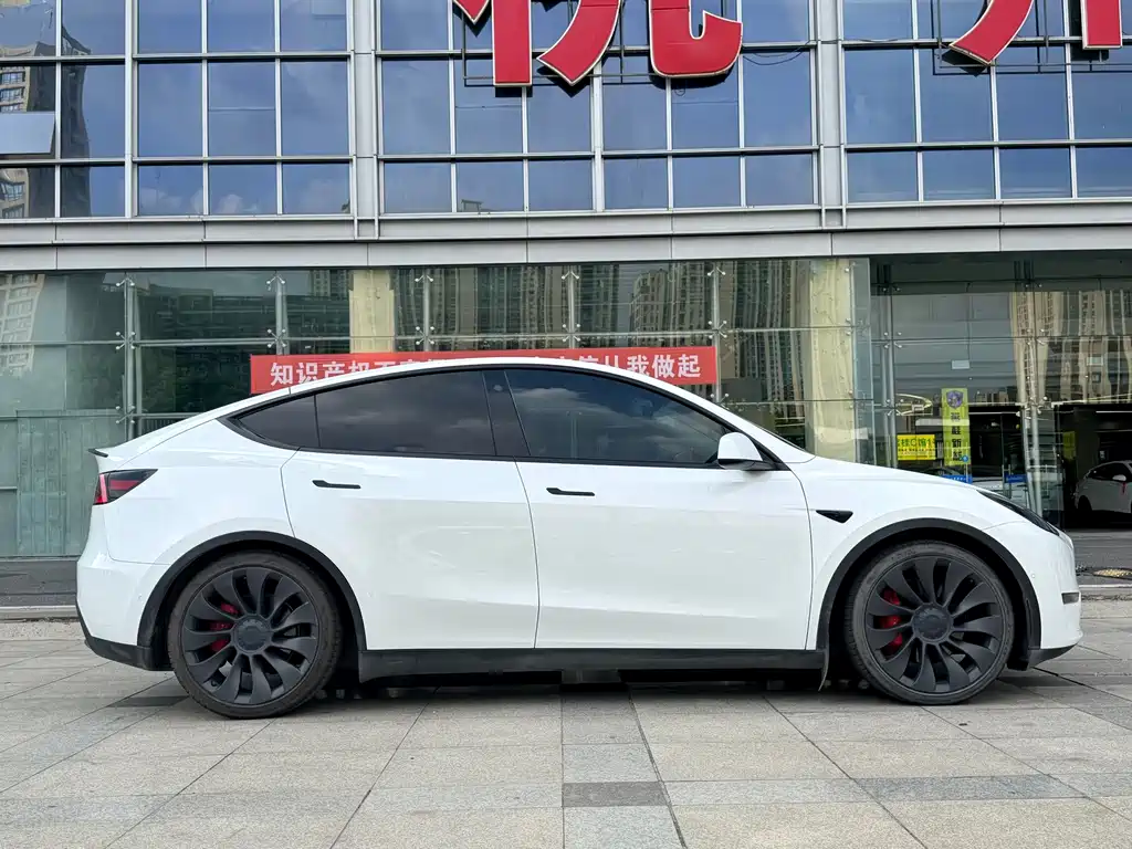 Tesla Model Y 2022 — фото 14