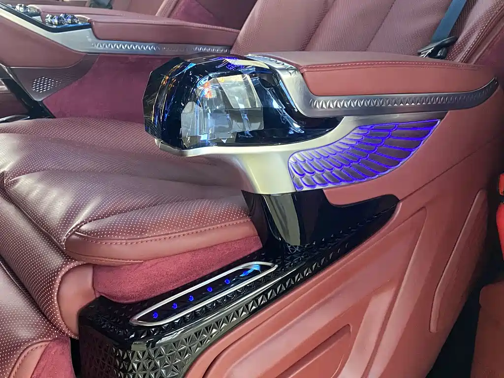 Mercedes-Benz V-Class 2025 — фото 12