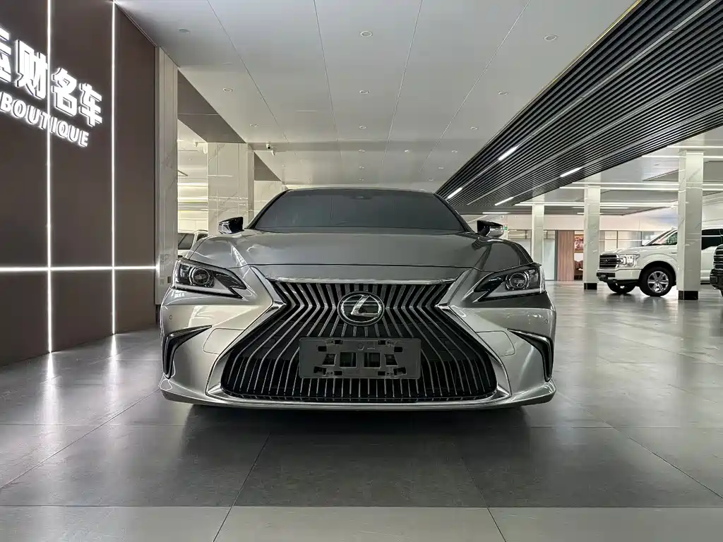 Lexus ES 2019 — фото 2