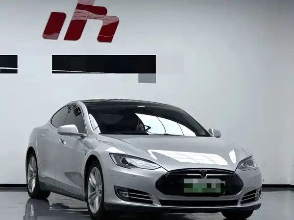 Tesla Model S 2014