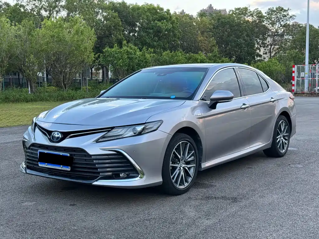 Toyota Camry 2022 — фото 1