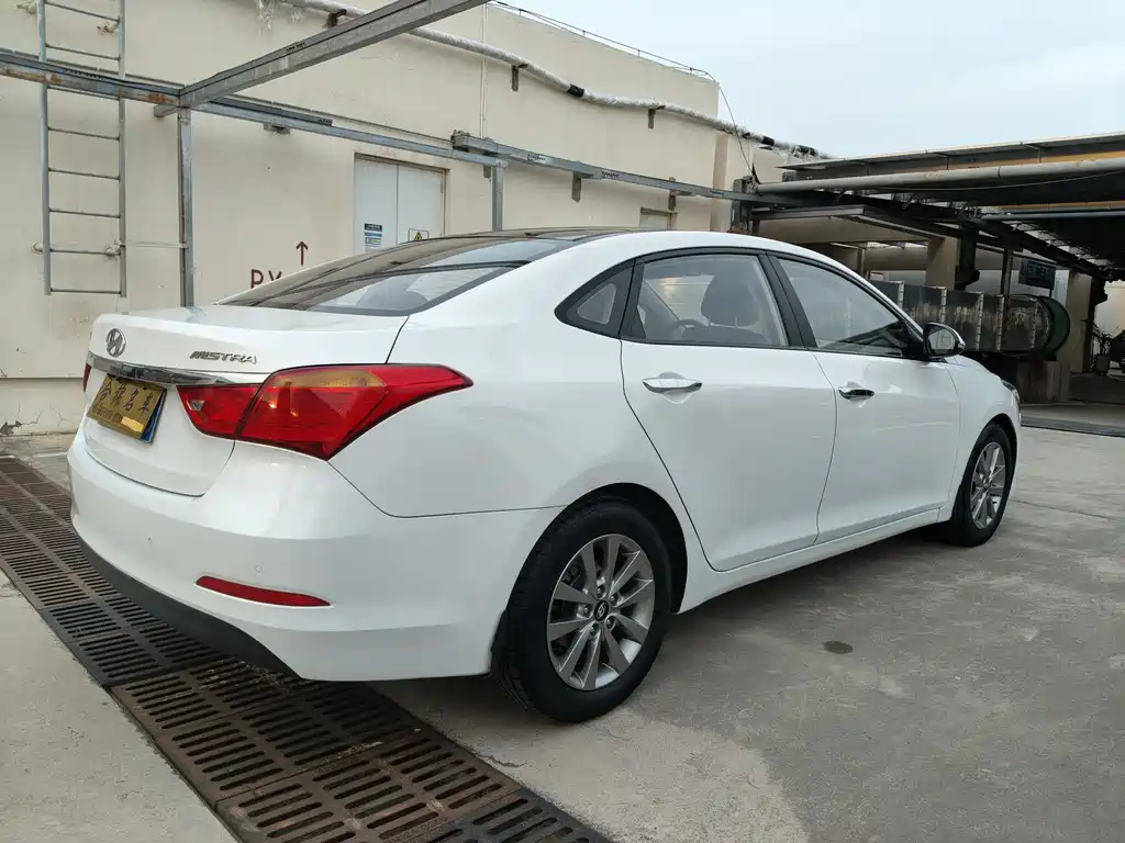 Hyundai Mistra 2015